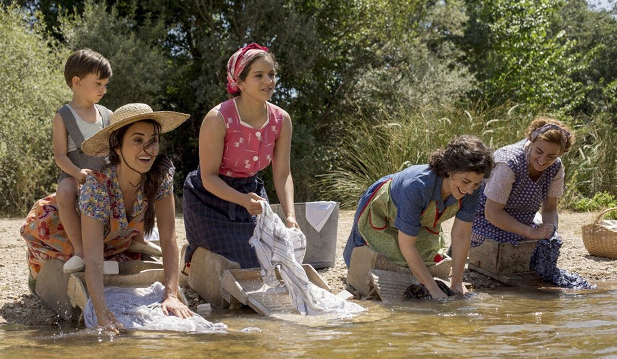 В мыслях Сальвадор постоянно возвращается в своё прошлое. Кадр из фильма "Боль и слава"