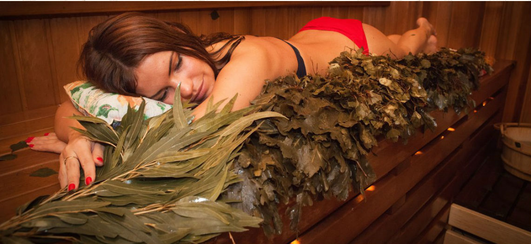 Как правильно париться в русской бане с веником?