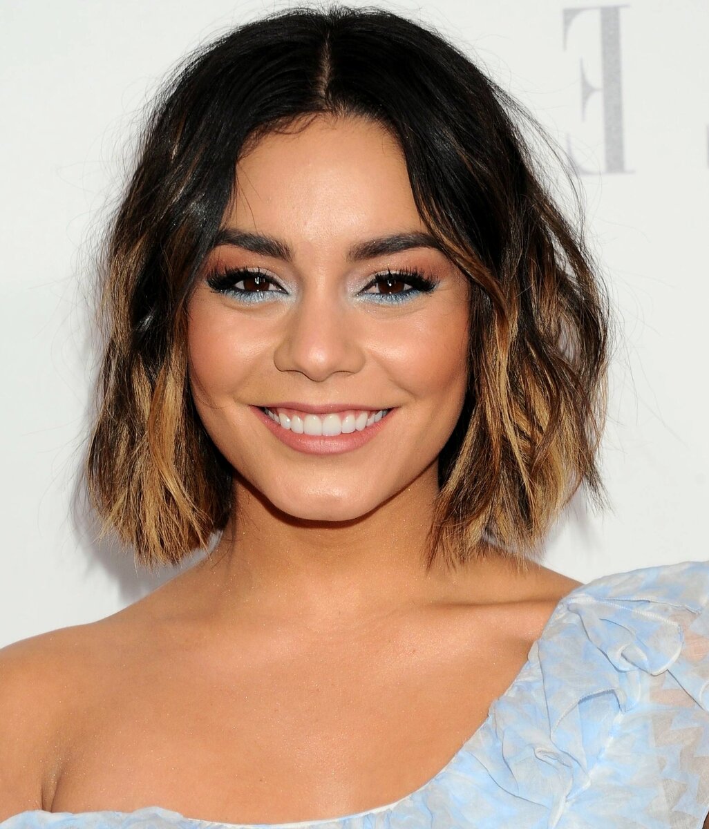 Прямое каре выглядит очень красиво на тонких волосах