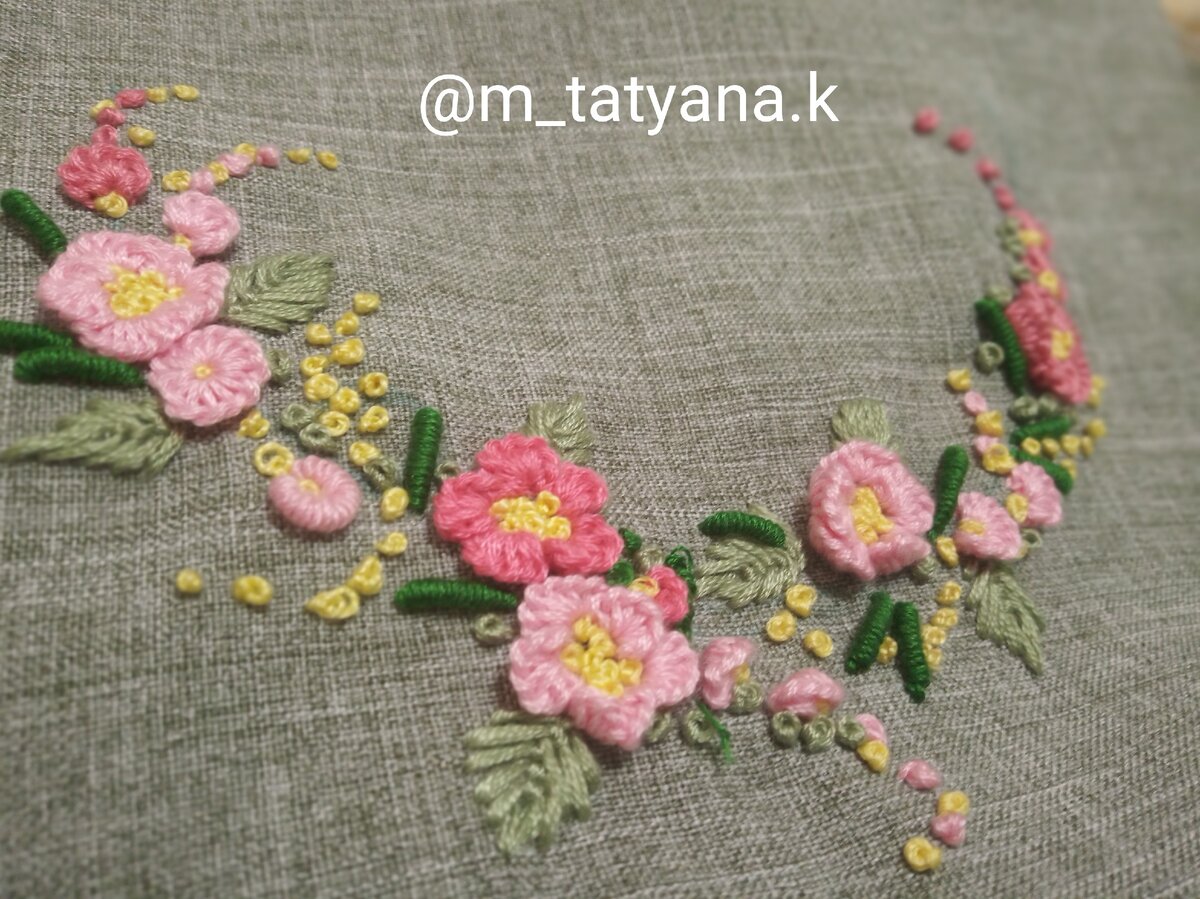 Вышивка на льне. Декоративные швы. Цветочные мотивы. Декор косметички.