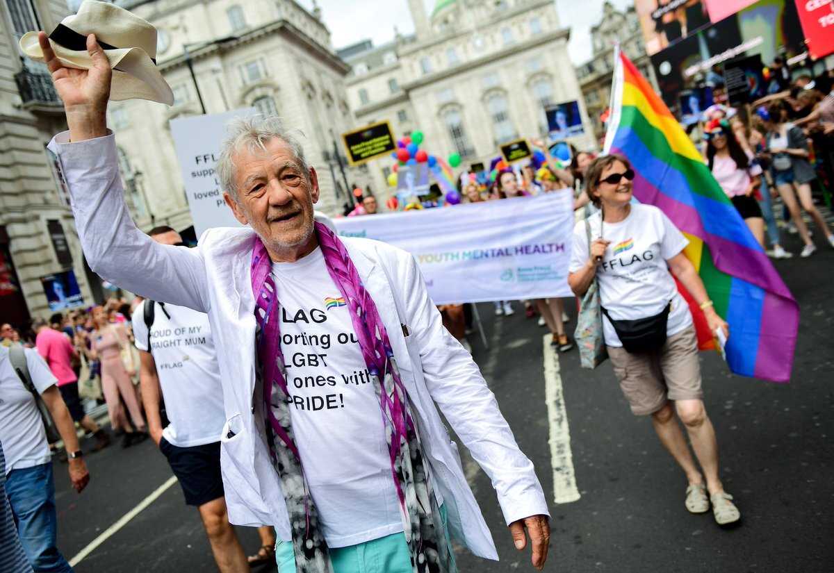 Зачем в Лондоне сделали «однополые» толерантные светофоры