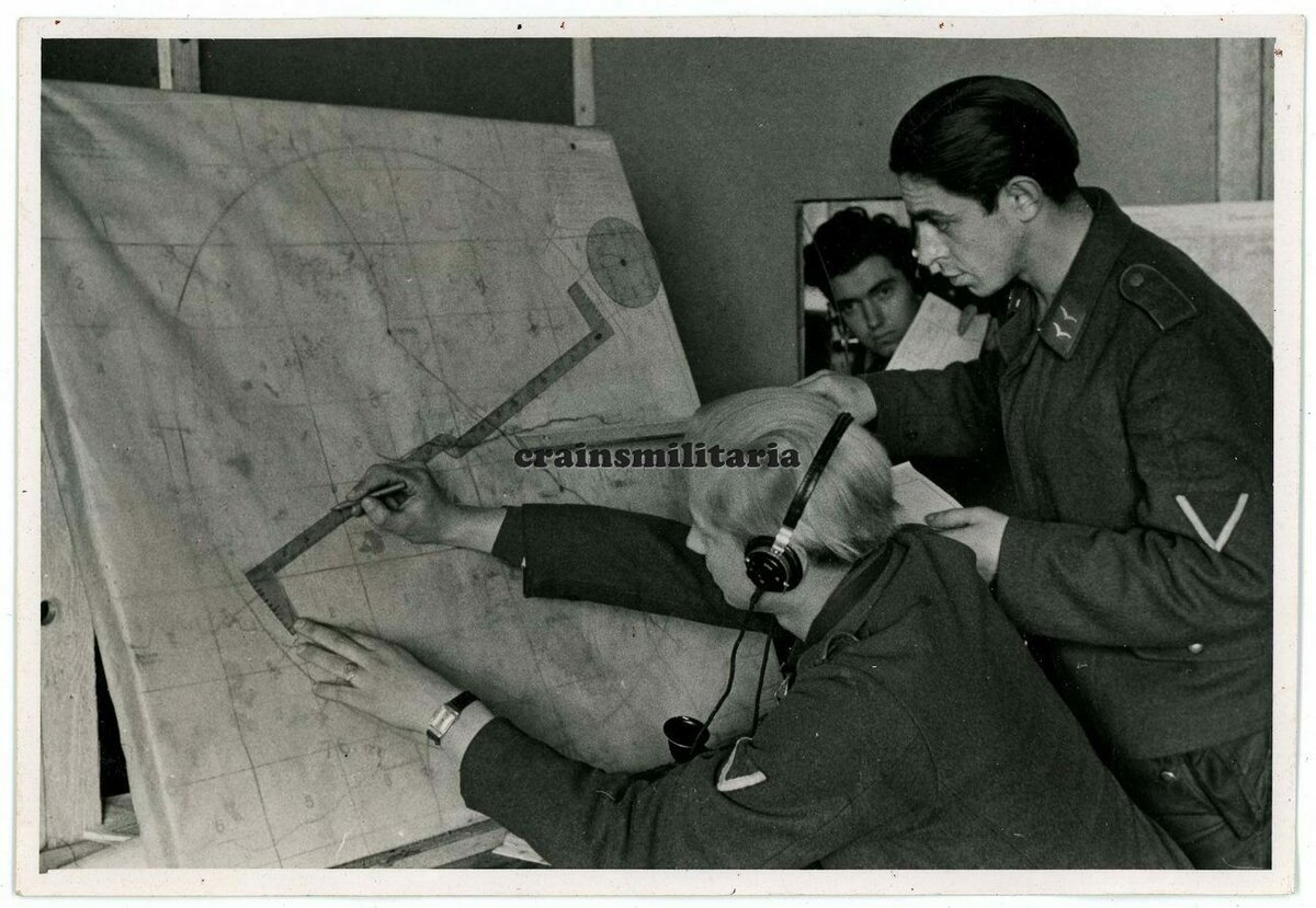 Фотография подписана "Orig. Foto JG5 JG54 Nachrichten Freya Radar Karte IDRIZA Sebesch Russland 1944 " . 