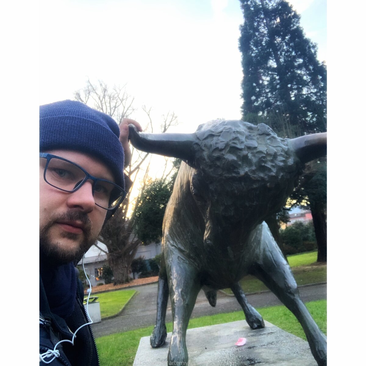 In 1975 the Swiss artist Remo Rossi donated the "Bull" sculpture to Locarno. We found it in the Gardens G.B. Rusca. Giovan Battist Rusca was Mayor of Locarno in 1925.