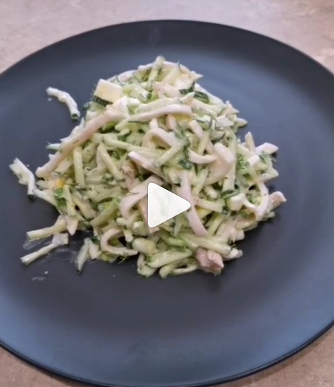 Салат с кальмарами