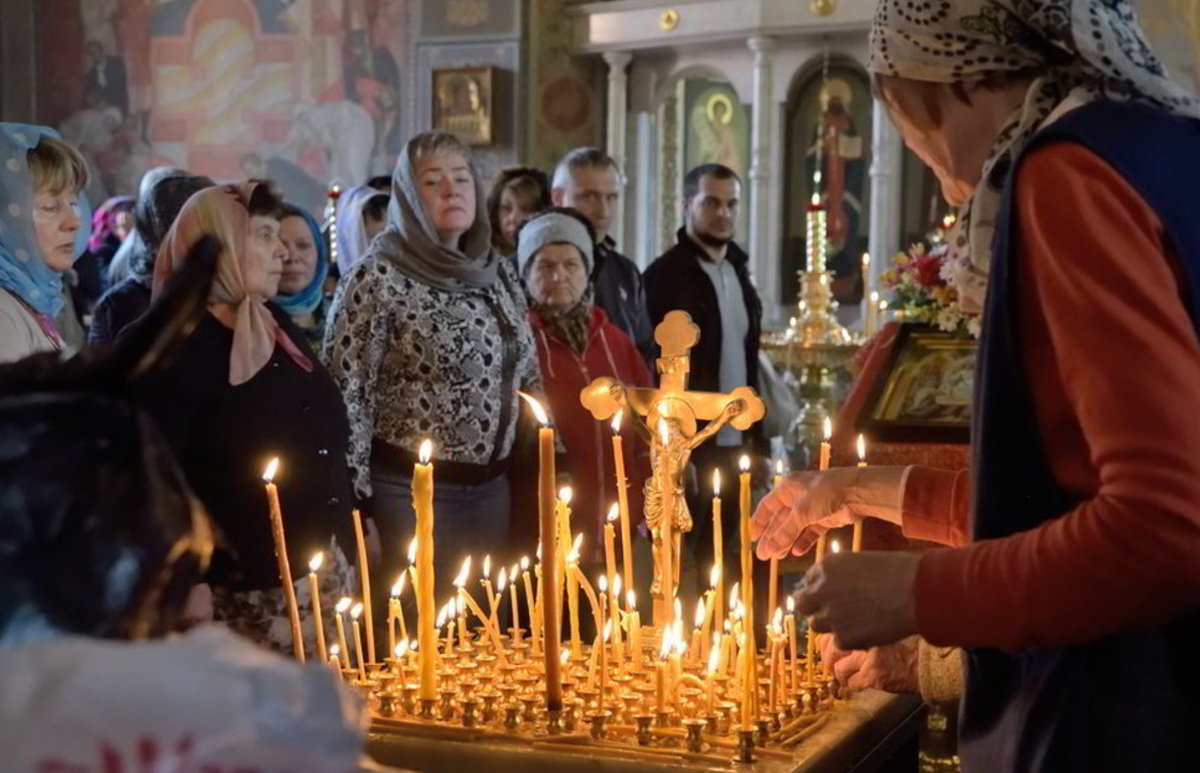 Сегодня родительский праздник. Радоница богослужение. Родительская суббота в храме. Пасхальные праздники и поминальные дни. Родительский день четвертой седмицы.