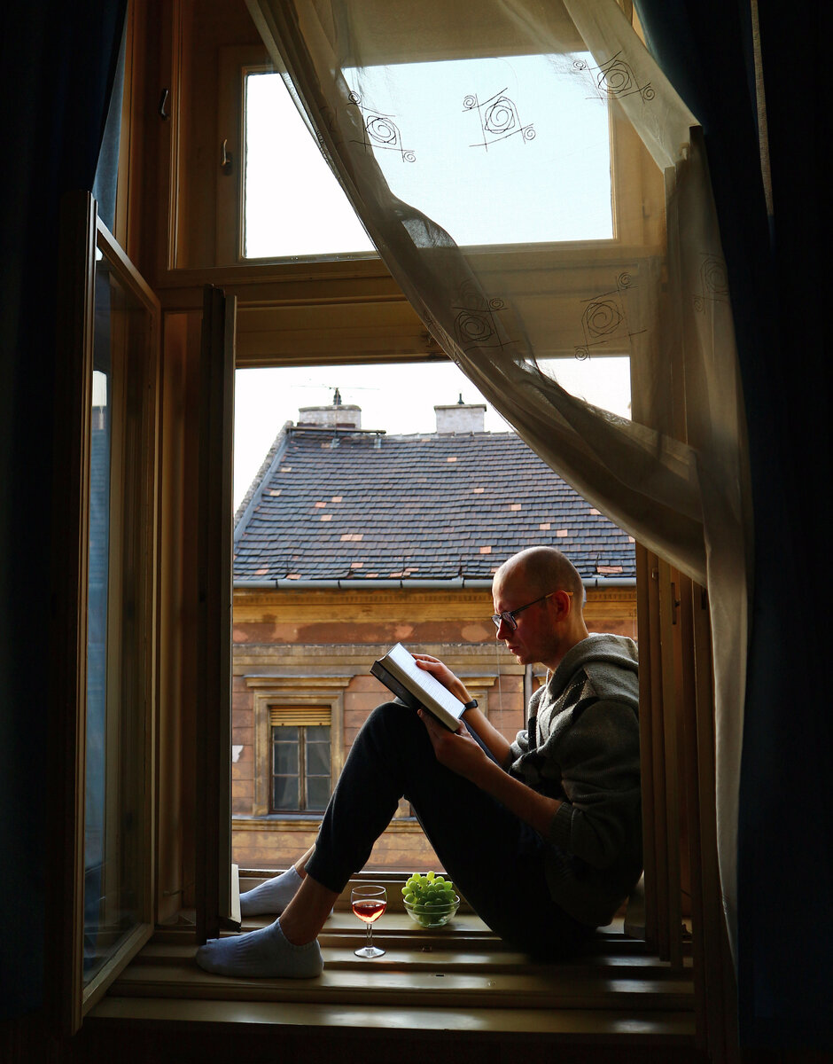 Отличное место для изоляции с бокалом токайского, книгой и видом на старый город