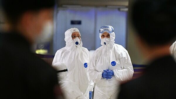 - Число случаев коронавируса в России выросло до 1836.Стало известно о новых смертях граждан с COVID-19: один пациент в Петербурге и женщина в Москве. С учетом этих жертв число умерших от коронавируса в Москве достигло 11 человек. Минздрав констатирует, что в 18 регионах России 32 больных с коронавирусом находятся в тяжелом состоянии.
- Режим обязательной самоизоляции вслед за Москвой и областью объявили 14 регионов. Это Якутия, Татарстан, Марий-Эл и Адыгея, Архангельская, Вологодская, Иркутская, Калининградская, Мурманская, Новгородская, Липецкая, Рязанская, Свердловская и Ульяновская области.