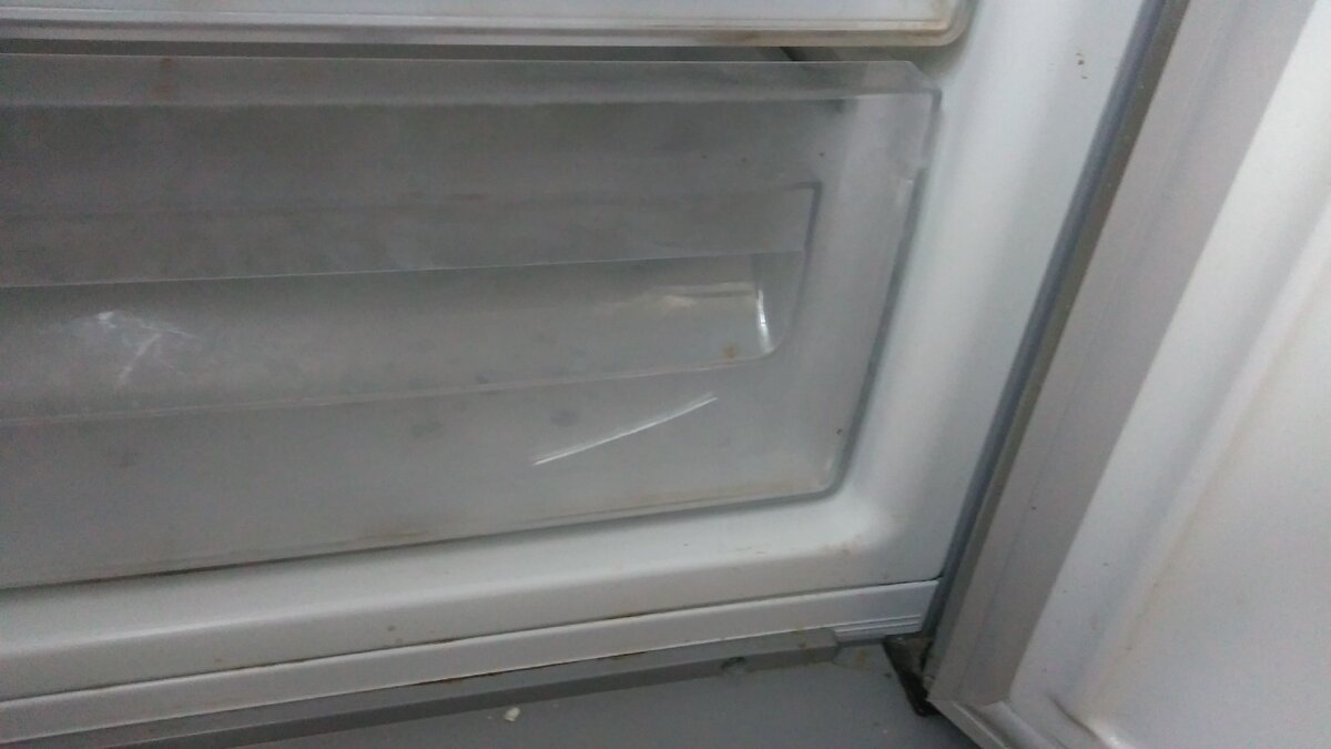 Холодильник трещина внутри. Если внутри холодильника треснула стенка.