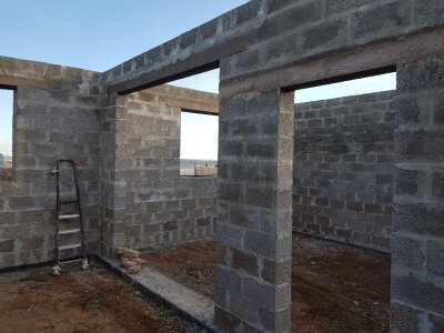 Проем между кузней и гостиной.  Фото автора