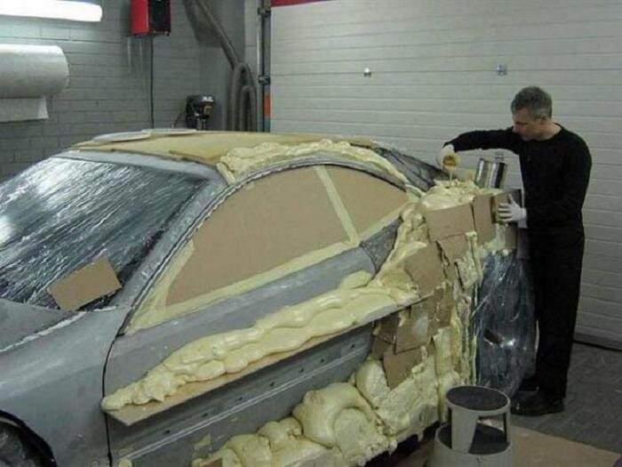 С помощью пены машина обретела форму