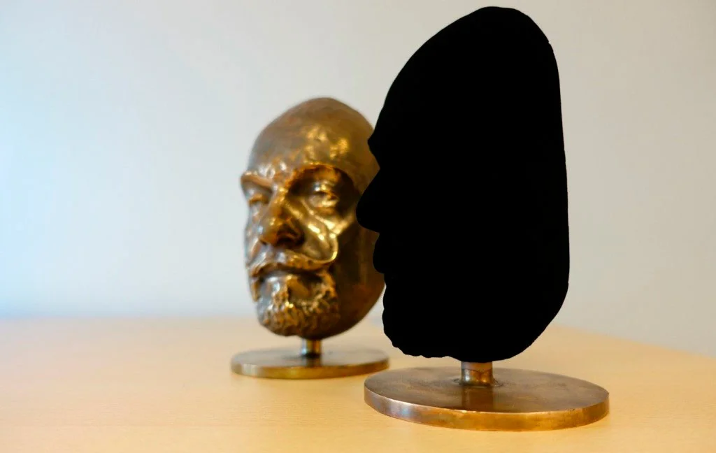 Самое черное вещество в мире Vantablack. Краска ванта Блэк. Vantablack 2. Черный цвет поглощающий 99 света.