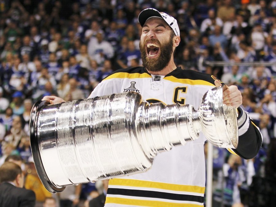 Хара с Кубком Стенли в 2011 году