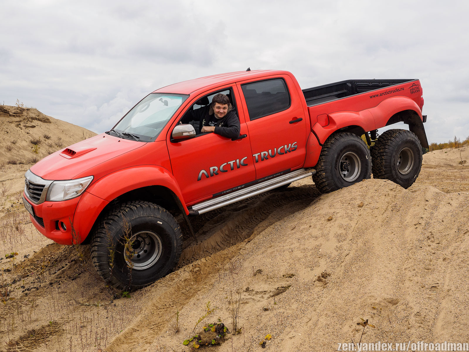 Toyota Hilux 6x6