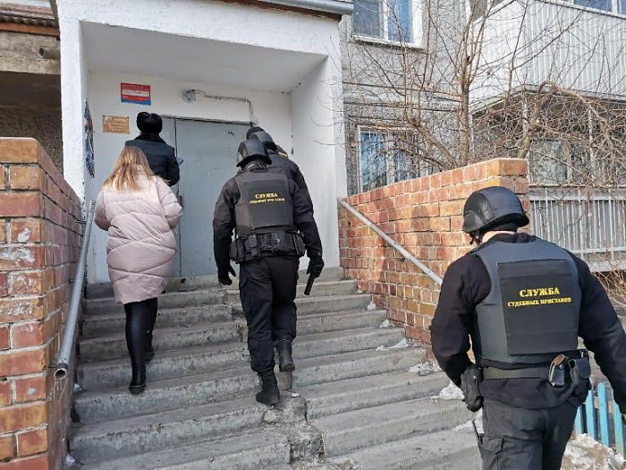Служба судебных приставов идет "на дело". Из открытых источников.