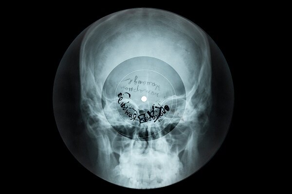 Источник: https://mos-holidays.ru/vystavka-muzyka-na-kostyax/