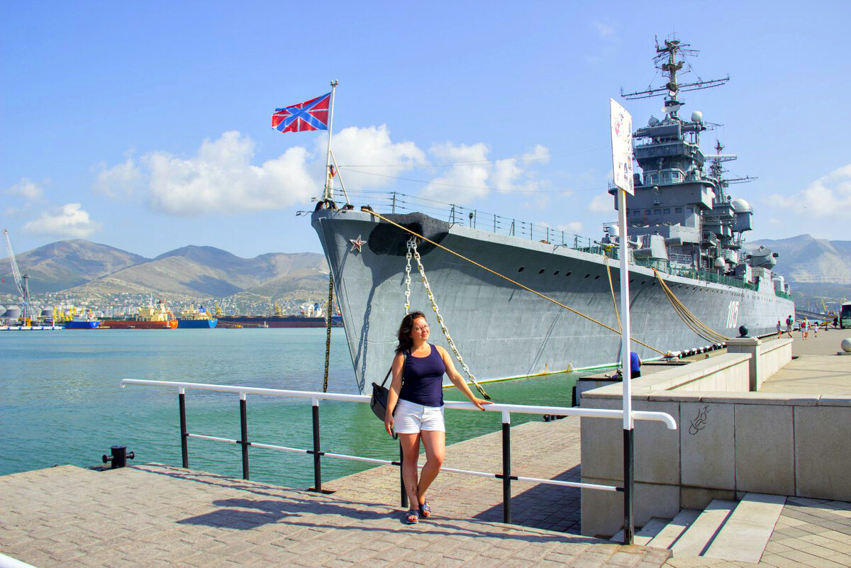 Новороссийск Novorossiysk набережная. Набережная Новороссийска протяженность. Новороссийск набережная орудие. Новороссийск достопримечательности и развлечения