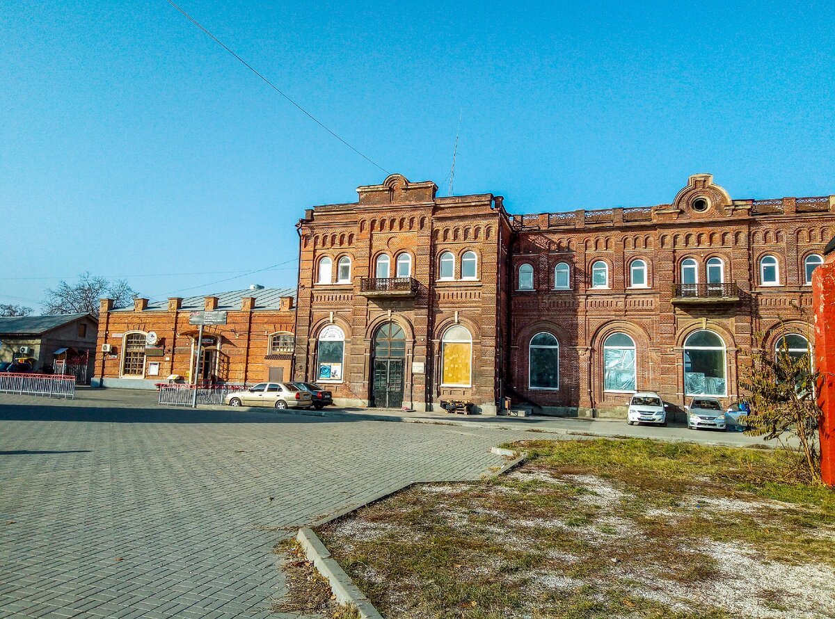 Таганрог старый автовокзал. Старый вокзал Таганрог. Мариинский вокзал Таганрог. ЖД вокзал Таганрог 2. Таганрог 90-е.