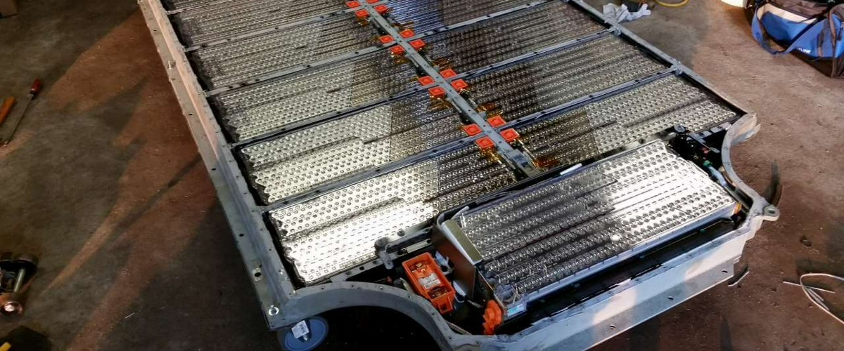 *Фото старой батареи Tesla