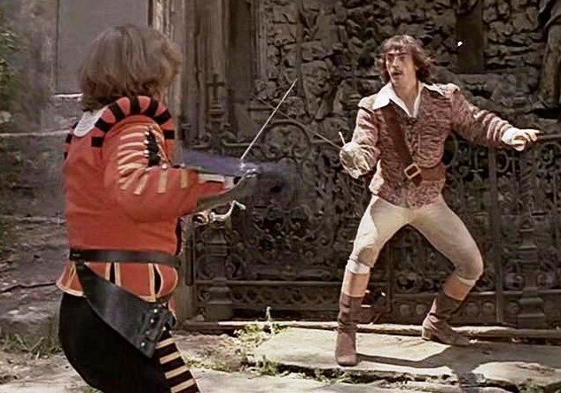 Дуэль  д’Артаньяна с де Жюссаком в монастыре Дешо. Кадр из фильма Г. Юнгвальд-Хилькевича "Д’Артаньян и три мушкетера". Изображение взято в сети  Интернет.