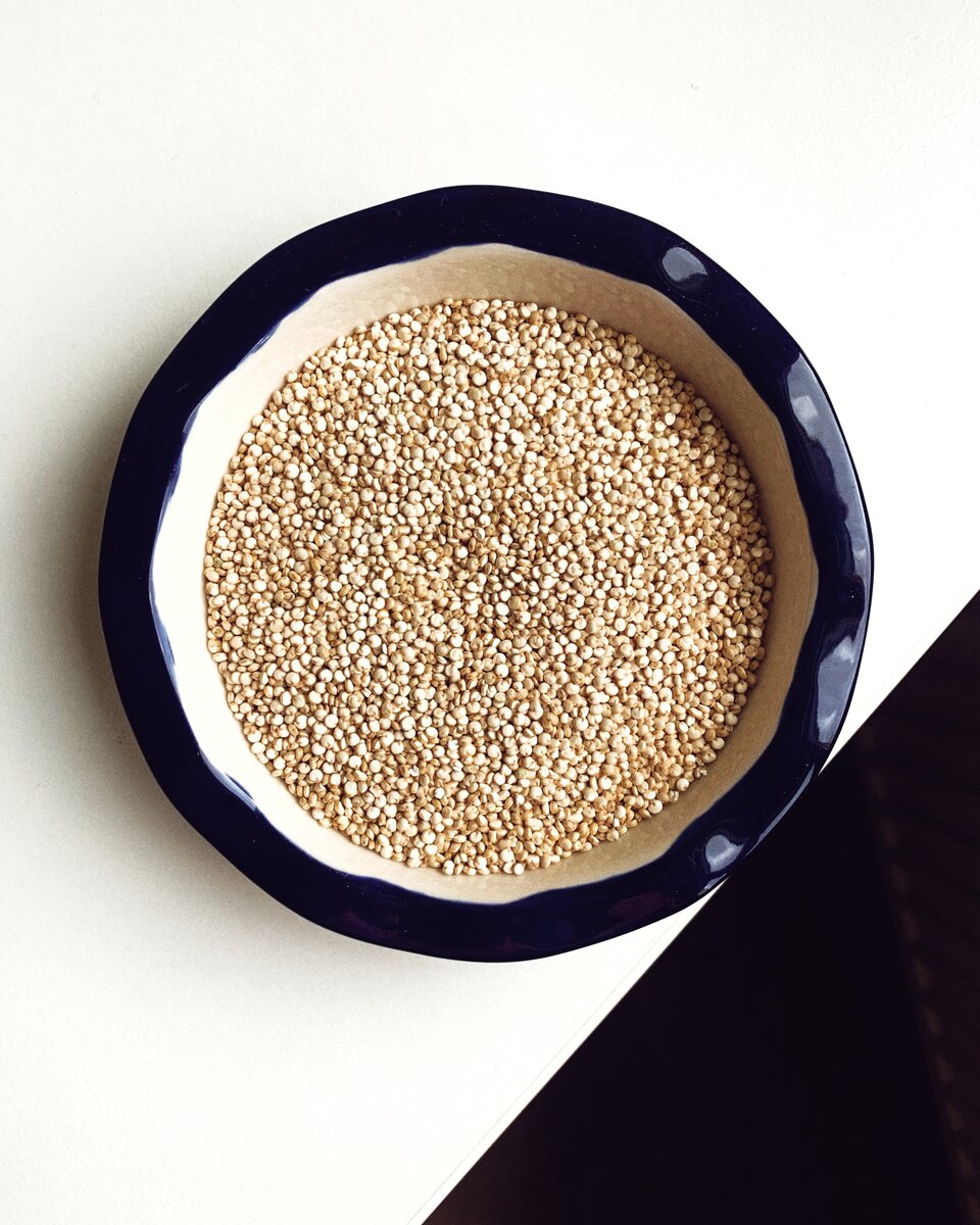 Киноа - это семена цветка.