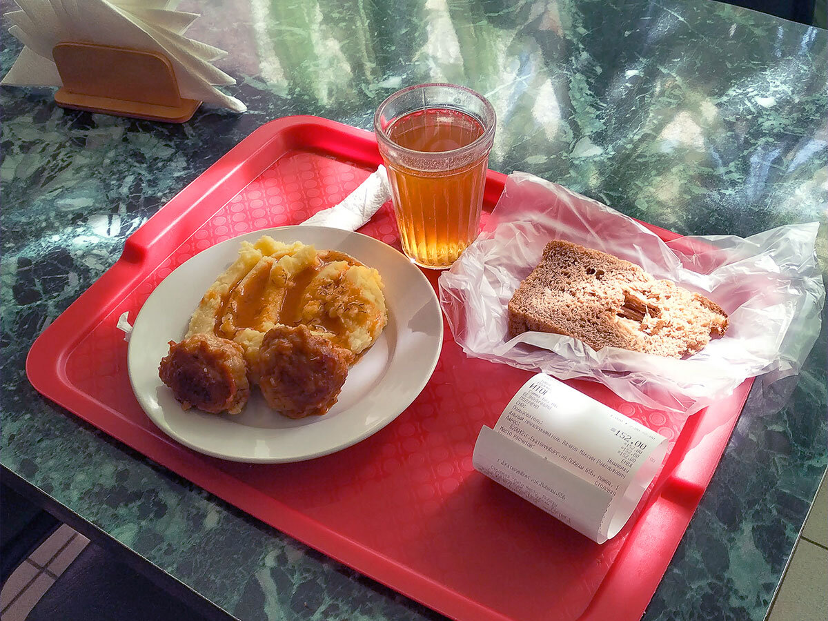 Вкусный обед в обычной столовой за 152 рубля