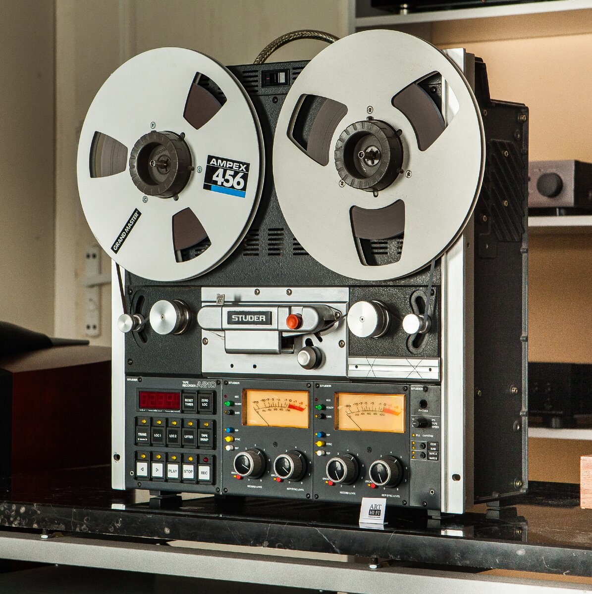 Студийный магнитофон Studer A-810.