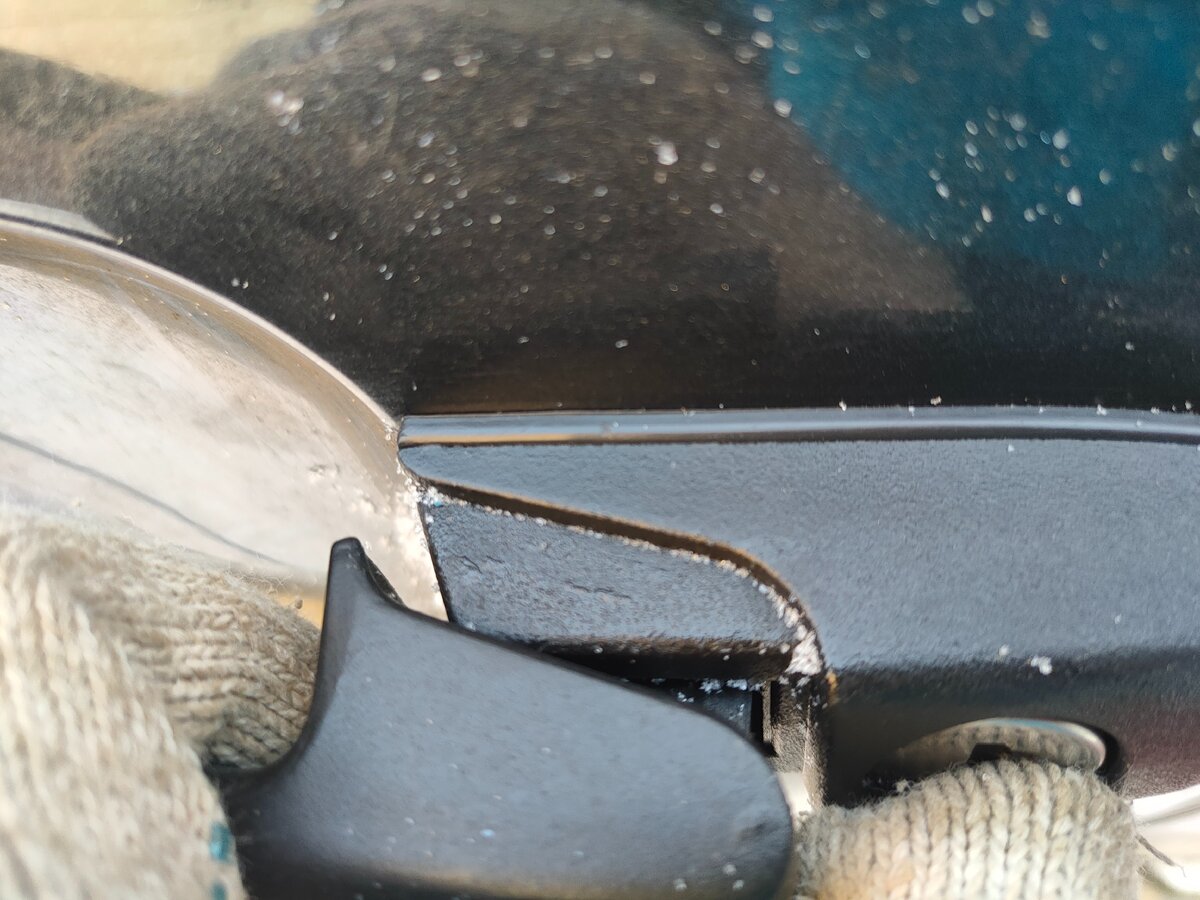 Внутренняя часть ручки, которую я смазал силиконовой смазкой.