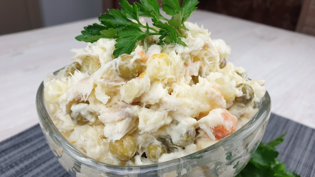 Салаты с горбушей — вкусные рецепты из соленой, копченой, консервированной рыбы