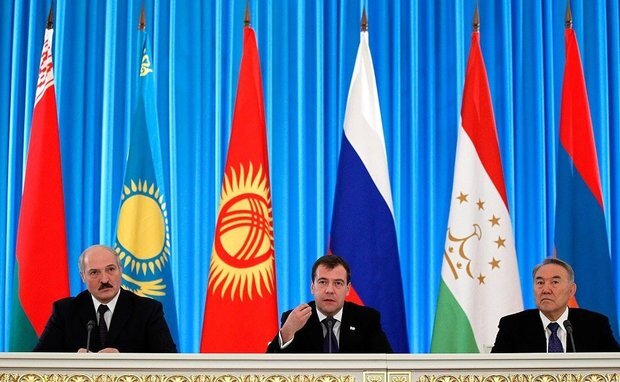 Суть Таможенного союза, де-юре образованного 1 января 2010 года, состоит в том, что страны-участницы — Россия, Белоруссия и Казахстан — торгуют между собой без пошлин 