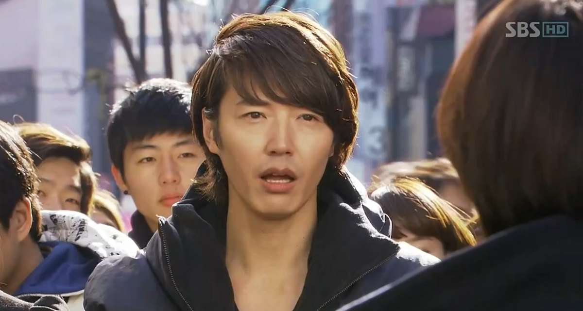 Кадр из дорамы " Таинственный сад"