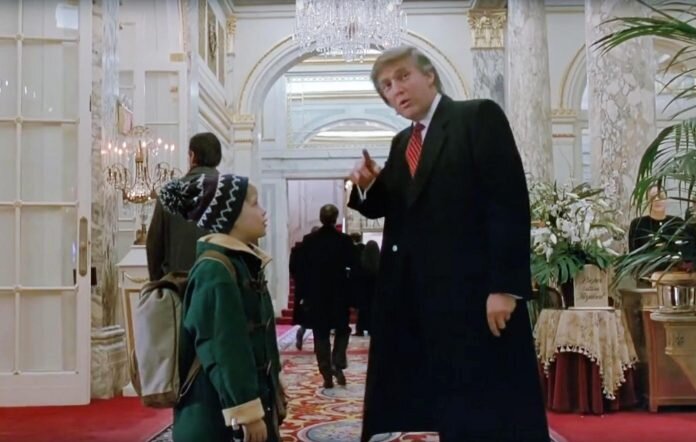Дональд Трамп и Маколей Калкин в фильме «Один дома 2: Затерянный в Нью-Йорке» (1992).