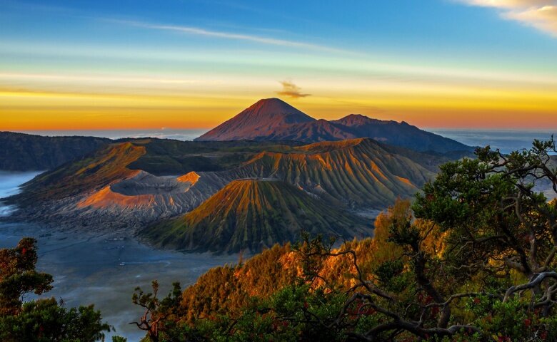 Источник: https://weatlas.com/images/excursions/946/slide_bromo256.jpg