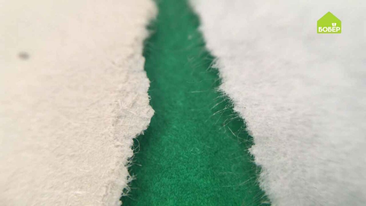 Обои бывают на бумажной и флизелиновой основе.