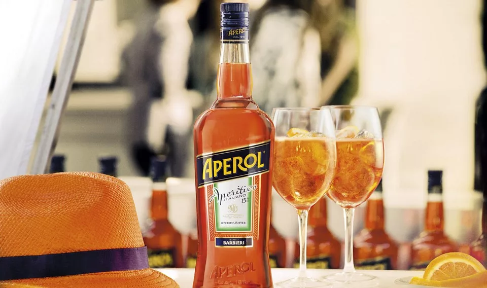 Априкот аперитив. Ликер Aperol aperitivo. Ликер Биттер Апероль. Напиток аперитив Апероль аперитив. Ликер для Апероль шприц.