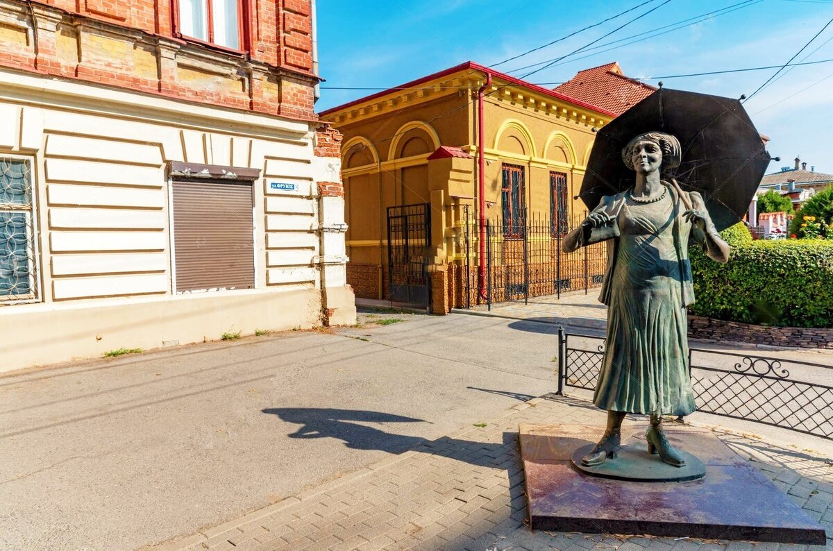 Ф. Г. Раневская в образе Ляли из фильма "Подкидыш"