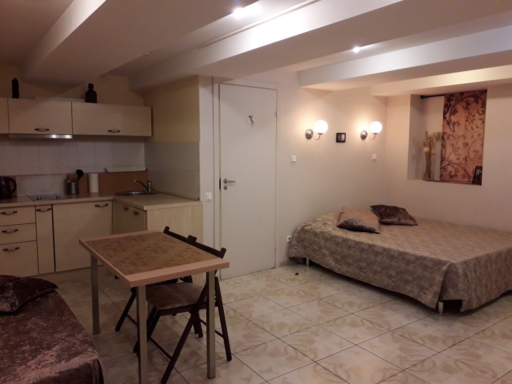 Эта квартира- бывшая дворницкая. О ней я расскажу ниже