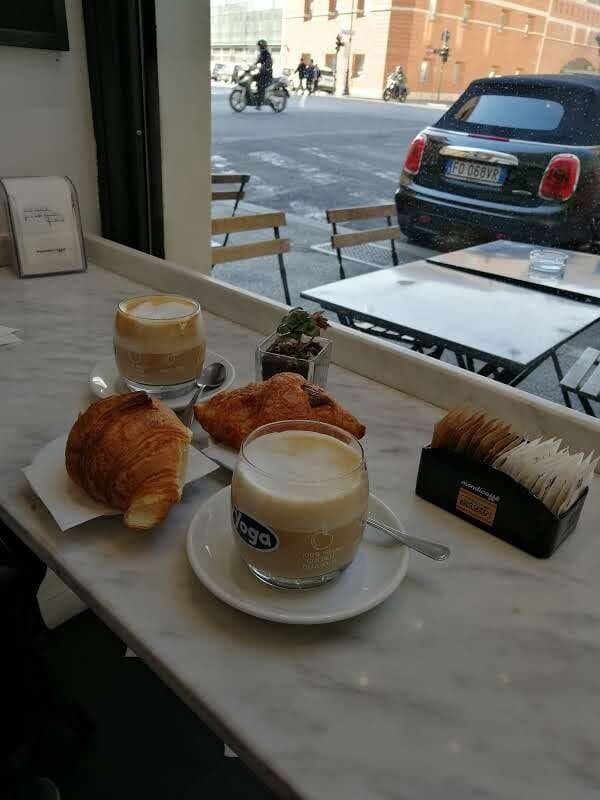 Кофейня в Риме.