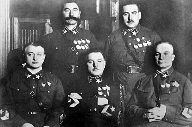 из первых маршалов СССР снова репрессии Сталина переживут только двое. почему?