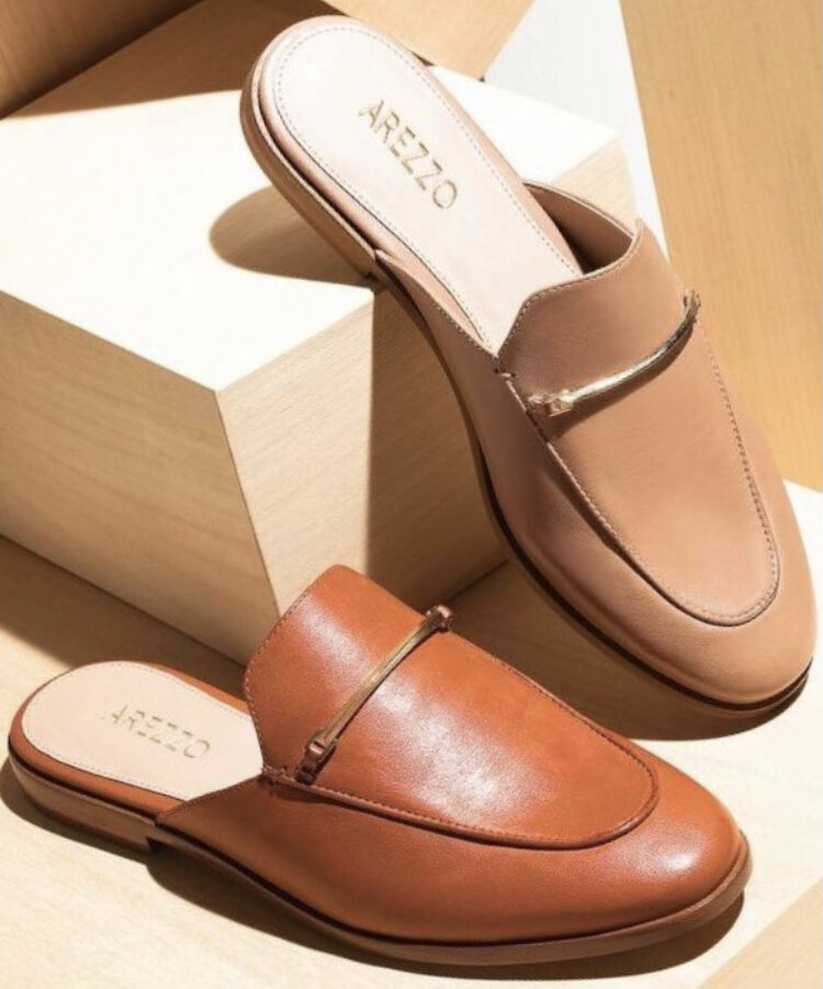 Это довольно удобная обувь, свободная. Они не будут натирать, давить и в них ножка будет дышать.