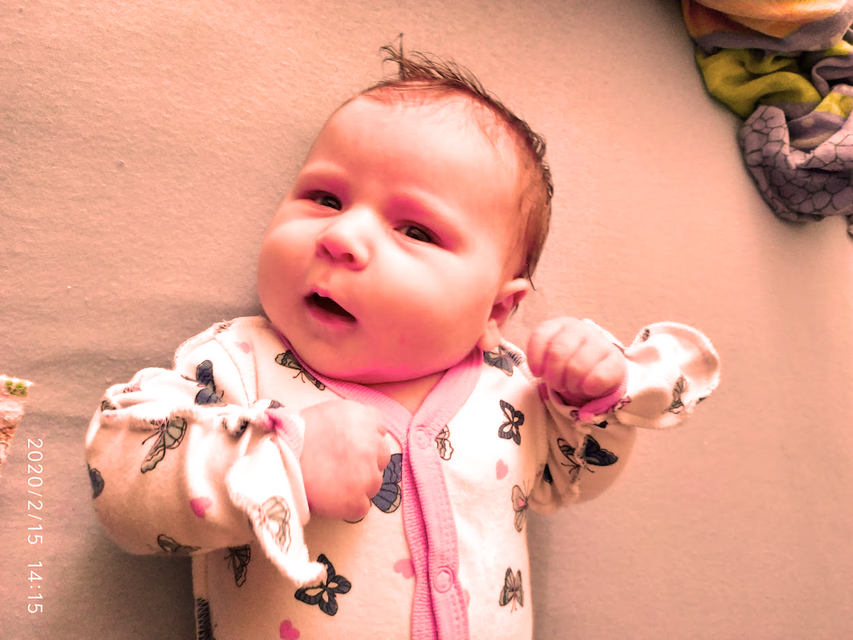 Месячная девочка