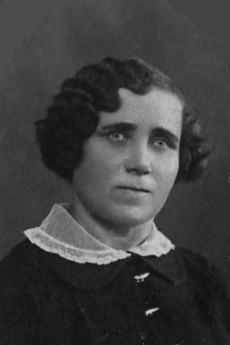 Мария Яковлевна Венгресинен, мама Владимира Андреевича. [Около 1938 г.]. Снимок из семейного архива Костенецких.