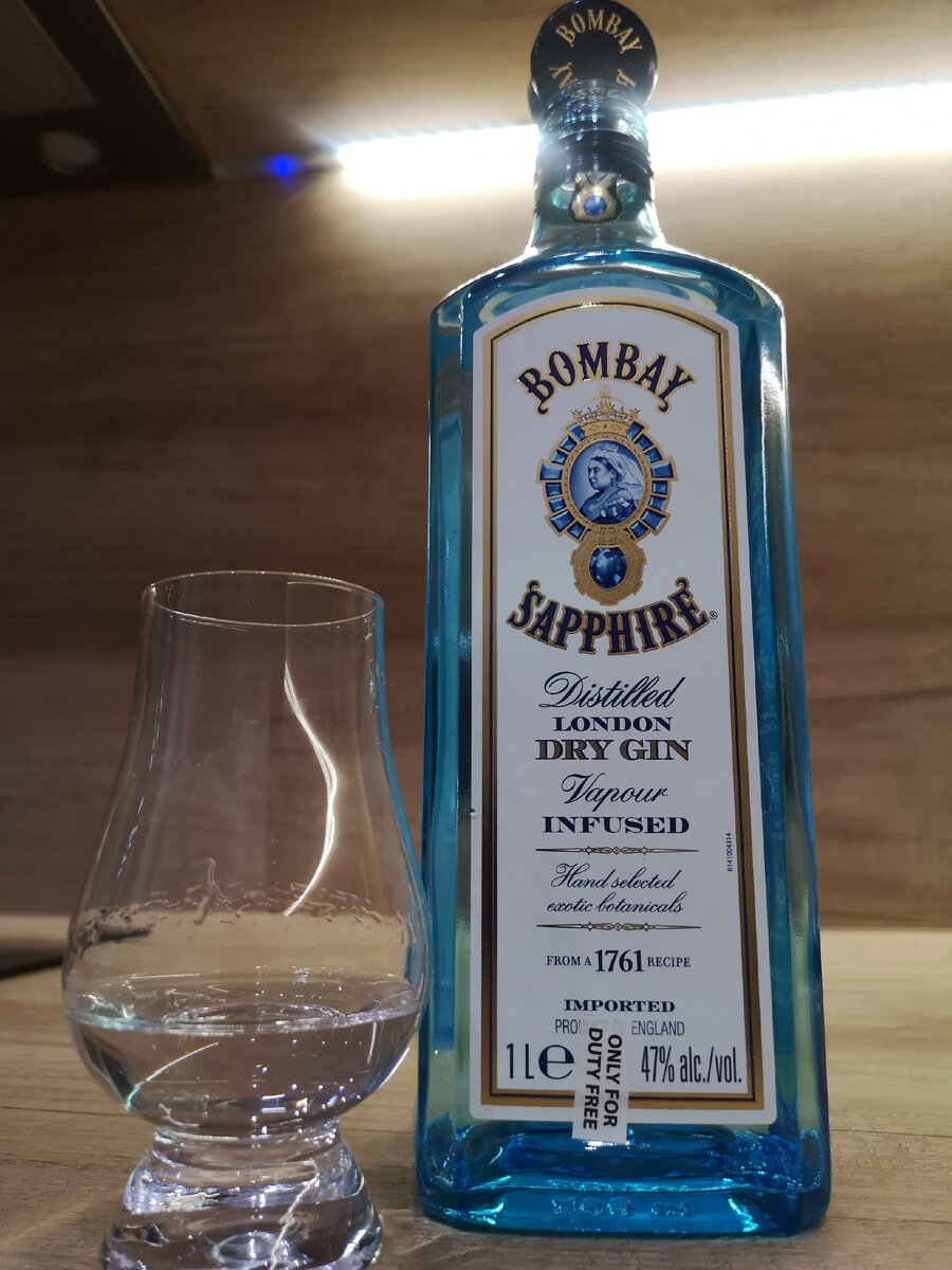 Ооо джин. Bombay Sapphire 0,7 l. С чем пьют Джин. Джин Бомбей Брамбл. Из чего пьют Джин.