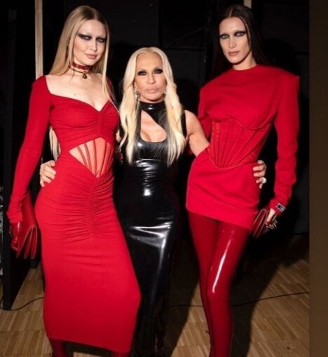 Джиджи Хадид, Донателла Версаче и Бэлла Хадид. Скрин-шот из Instagram. 