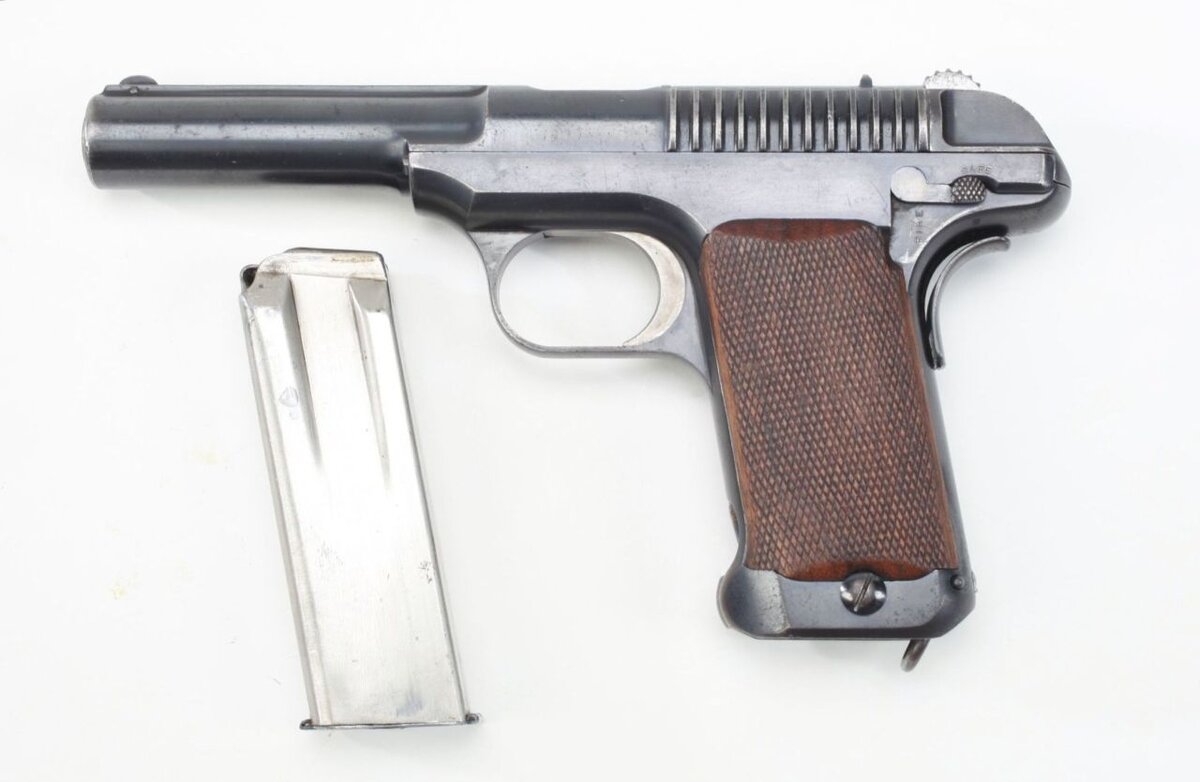 Пистолет Саважа 45-го калибра.