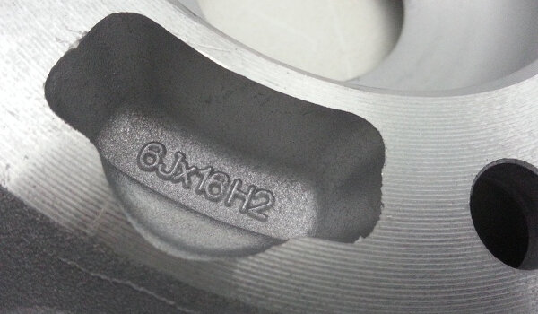 6 — ширина обода в дюймах;
J — условное обозначение формы бортовой закраины;
16 — посадочный диаметр обода в дюймах;
Н2 — форма и количество хампов (кольцевых выступов), Н — круглая форма, С — плоская.