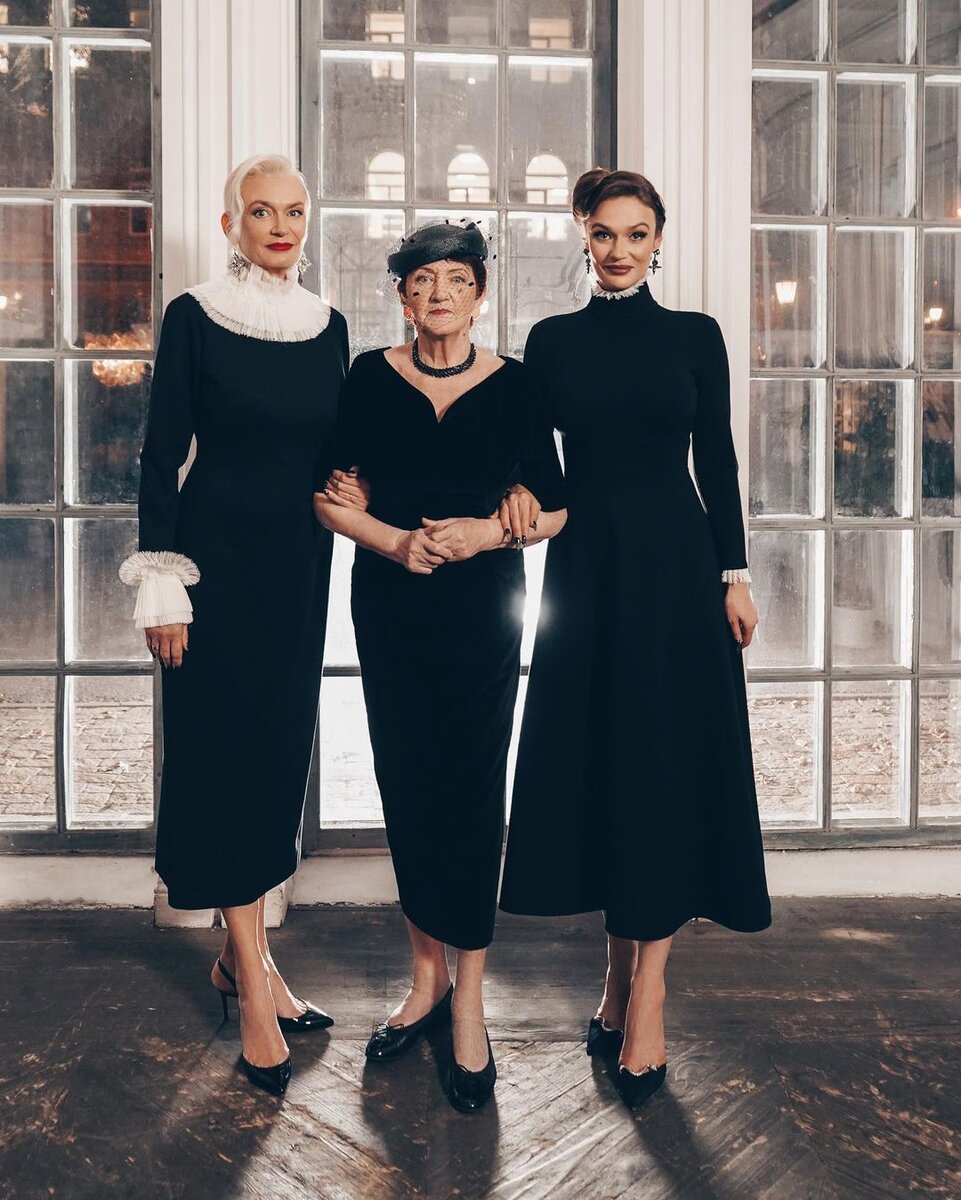 Алена со своей мамой и бабушкой