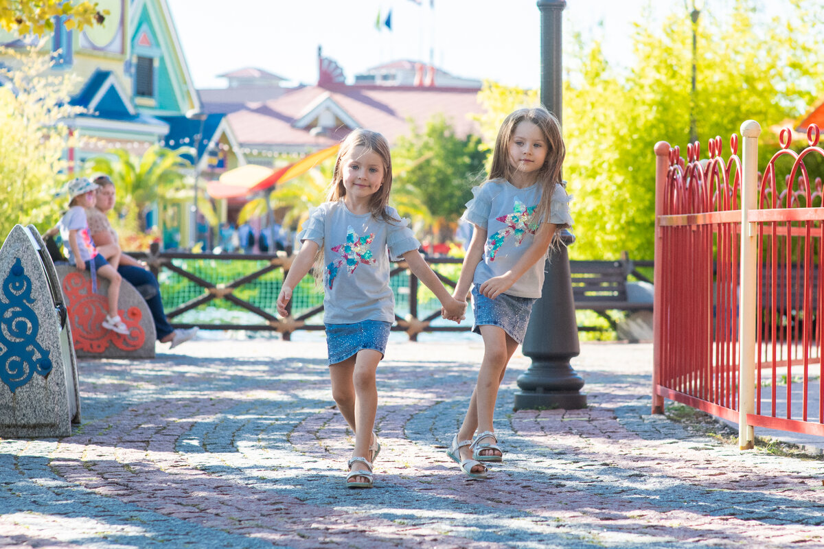 Берите пример с близняшек: сандалии - наше все!