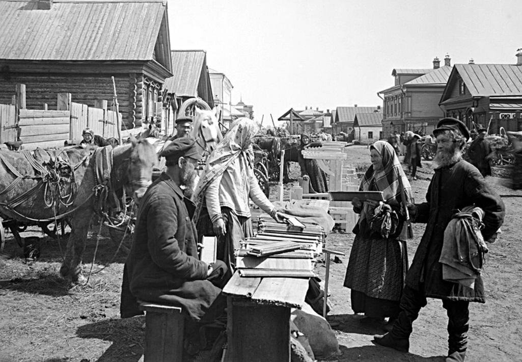 Торг ткацкими станами. Фото М.П.Дмитриева. Конец  ХIХ века