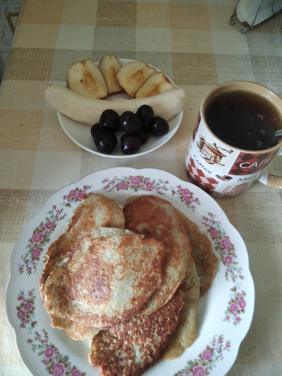 На обед драники, чай, фрукты