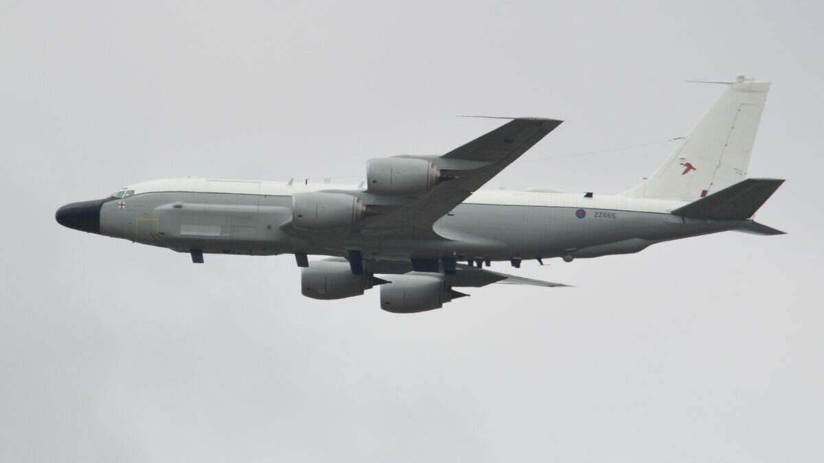    Самолет-разведчик RC-135W Rivet Joint Королевских ВВС Великобритании с бортовым номером ZZ665CC BY 2.0 / Alan Wilson / Boeing Airseeker ZZ665